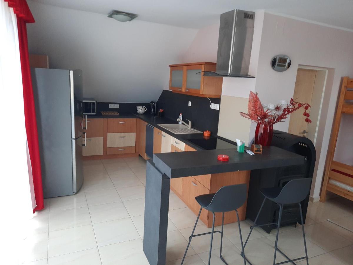 Fitt Apartman Lenti Luaran gambar