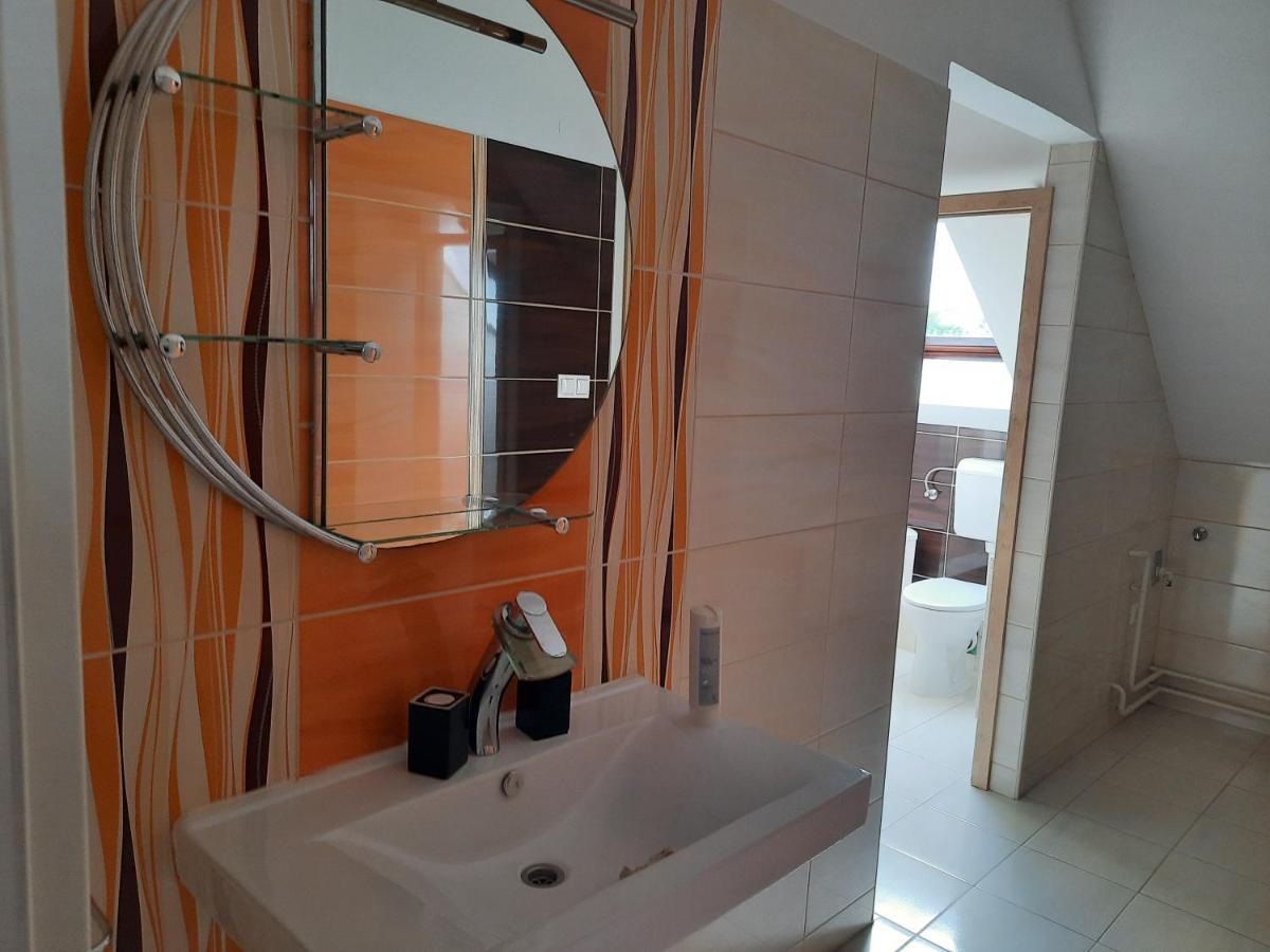 Fitt Apartman Lenti Luaran gambar